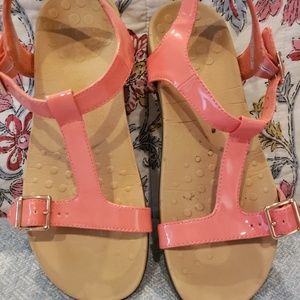 Vionic coral sandal size 9